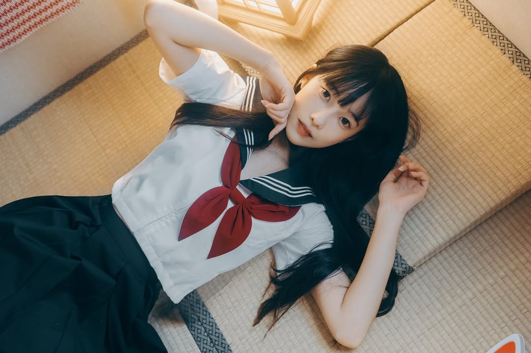 【正妹】小孟Naomi JK制服写真视觉盛宴，甜美与美感并存！