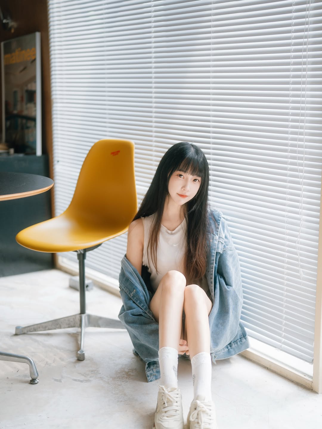 【正妹】小孟Naomi 牛仔外套搭牛仔短裤穿搭，一曲青春纯真与自信的赞歌！