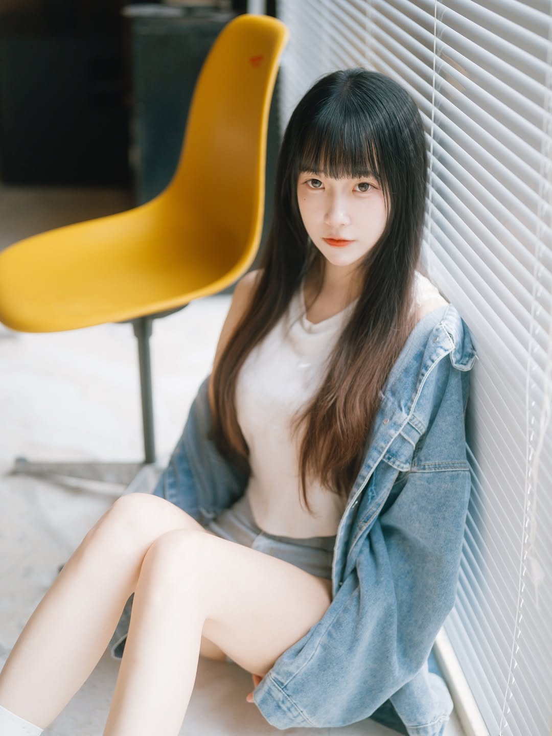 【正妹】小孟Naomi 牛仔外套搭牛仔短裤穿搭，一曲青春纯真与自信的赞歌！