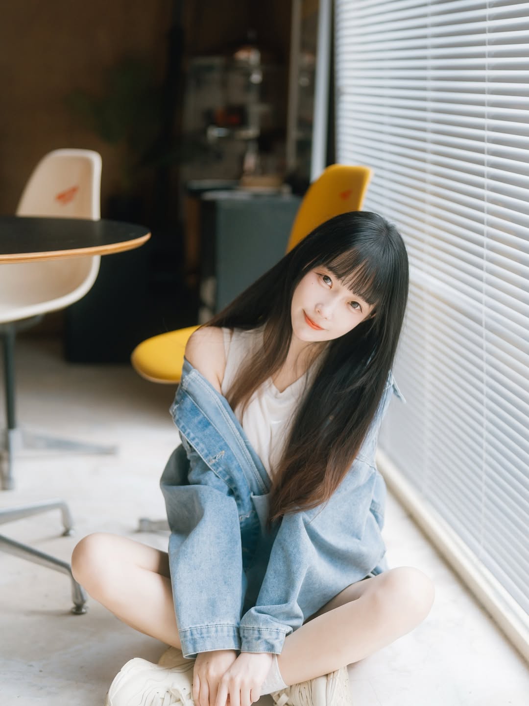 【正妹】小孟Naomi 牛仔外套搭牛仔短裤穿搭，一曲青春纯真与自信的赞歌！