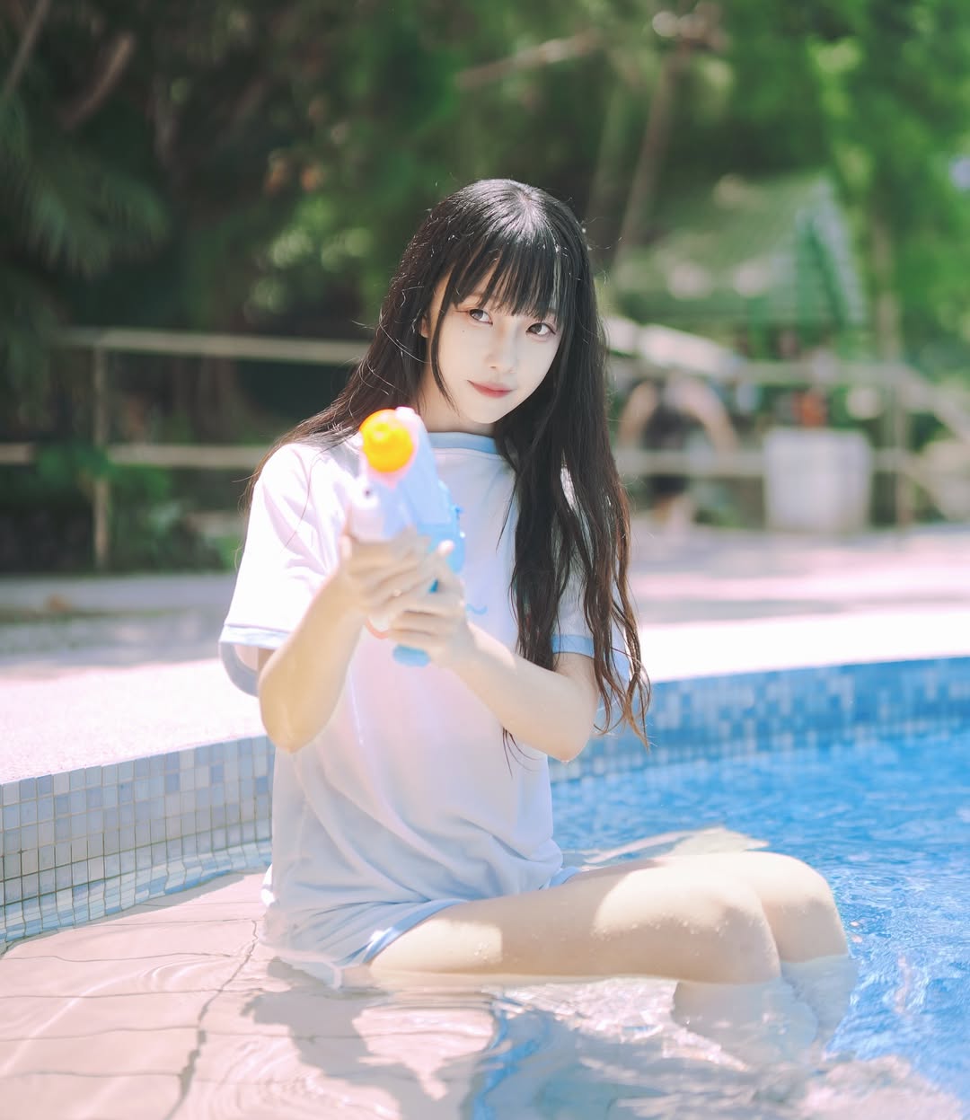 【正妹】小孟Naomi夏日泳池游泳美照，夏季既清爽又有力量！