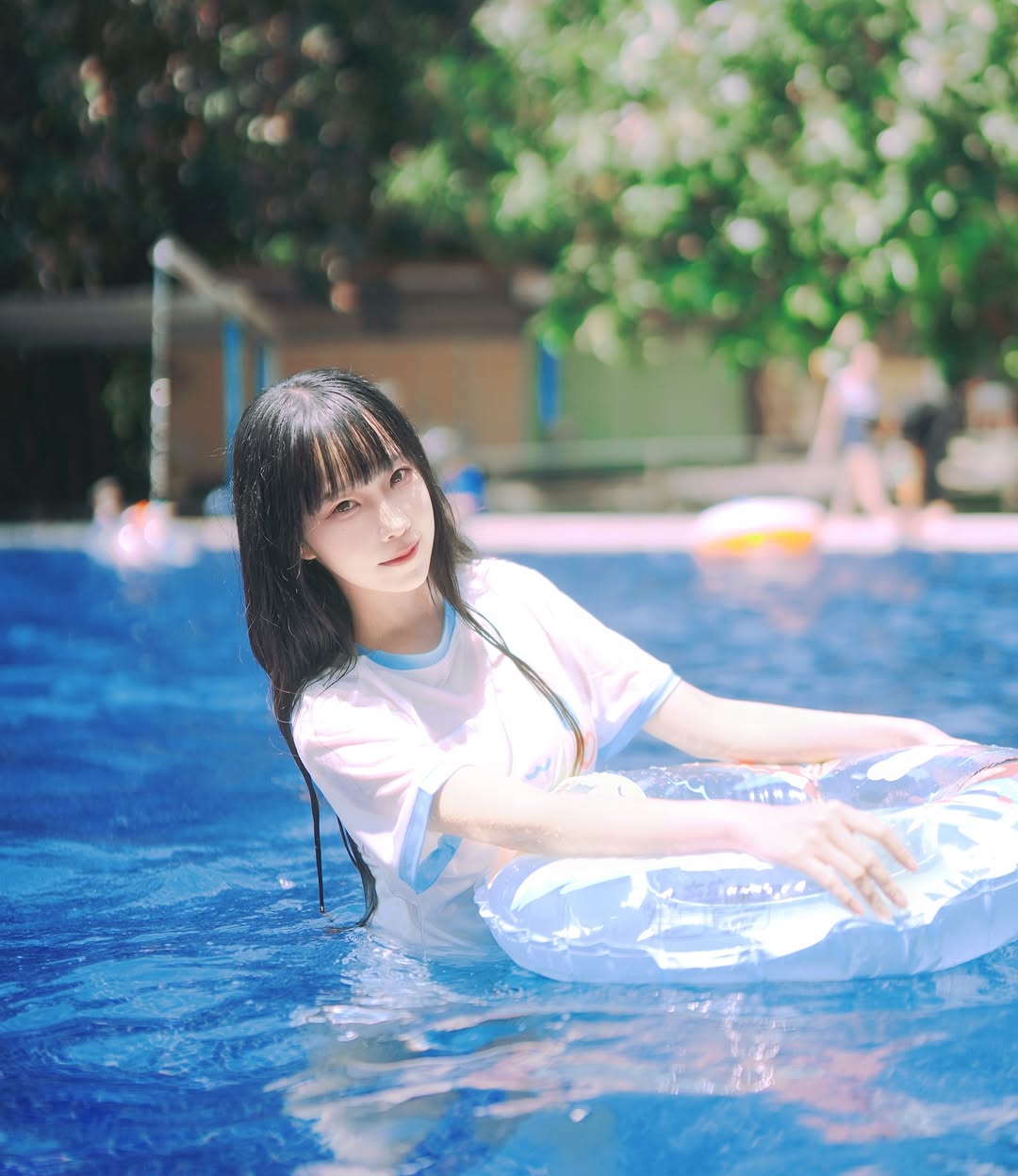 【正妹】小孟Naomi夏日泳池游泳美照，夏季既清爽又有力量！