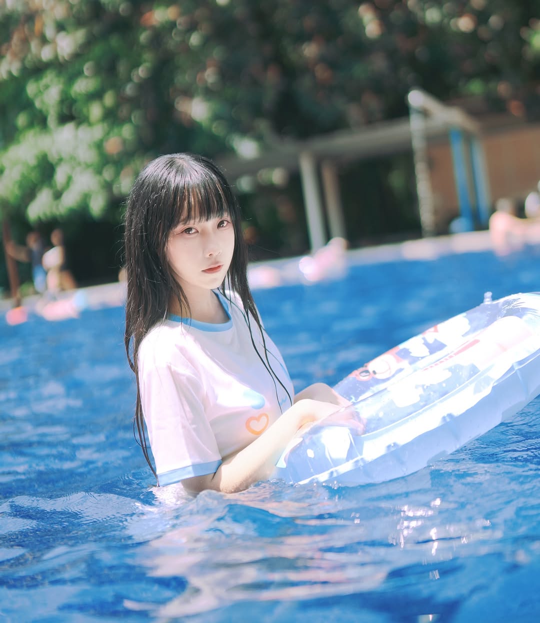 【正妹】小孟Naomi夏日泳池游泳美照，夏季既清爽又有力量！