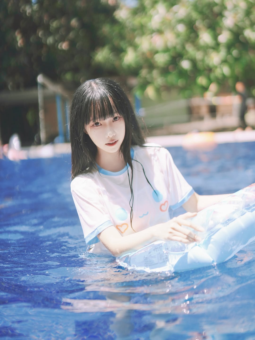 【正妹】小孟Naomi夏日泳池游泳美照，夏季既清爽又有力量！