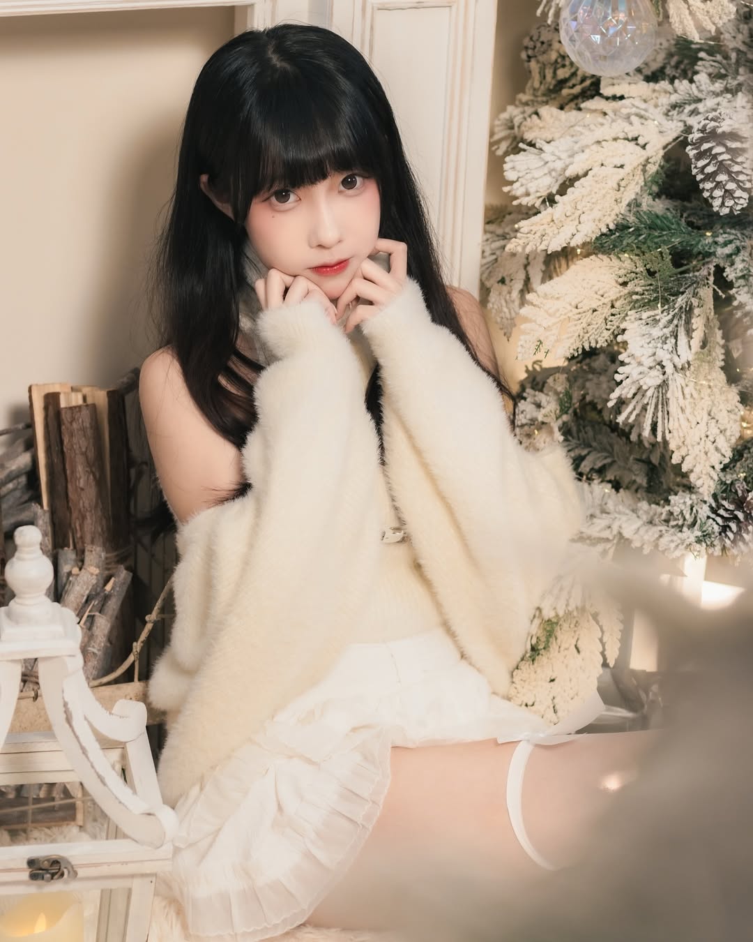 【正妹】小孟Naomi毛衣短裙圣诞节美照，冬天特別想抱抱呢！