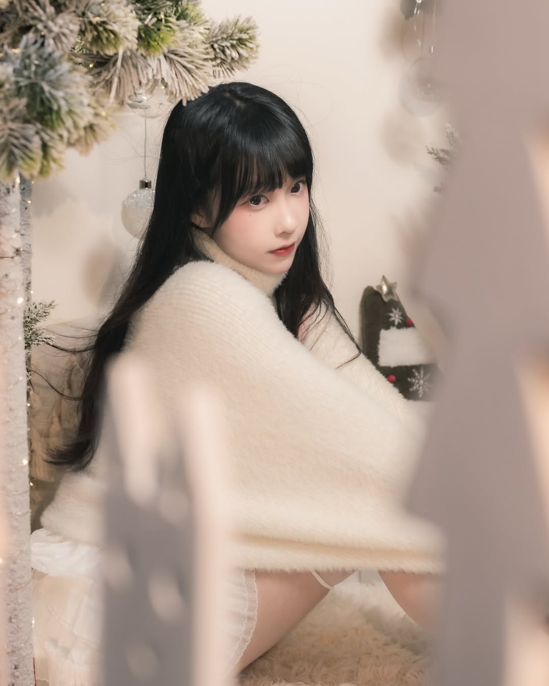 【正妹】小孟Naomi毛衣短裙圣诞节美照，冬天特別想抱抱呢！