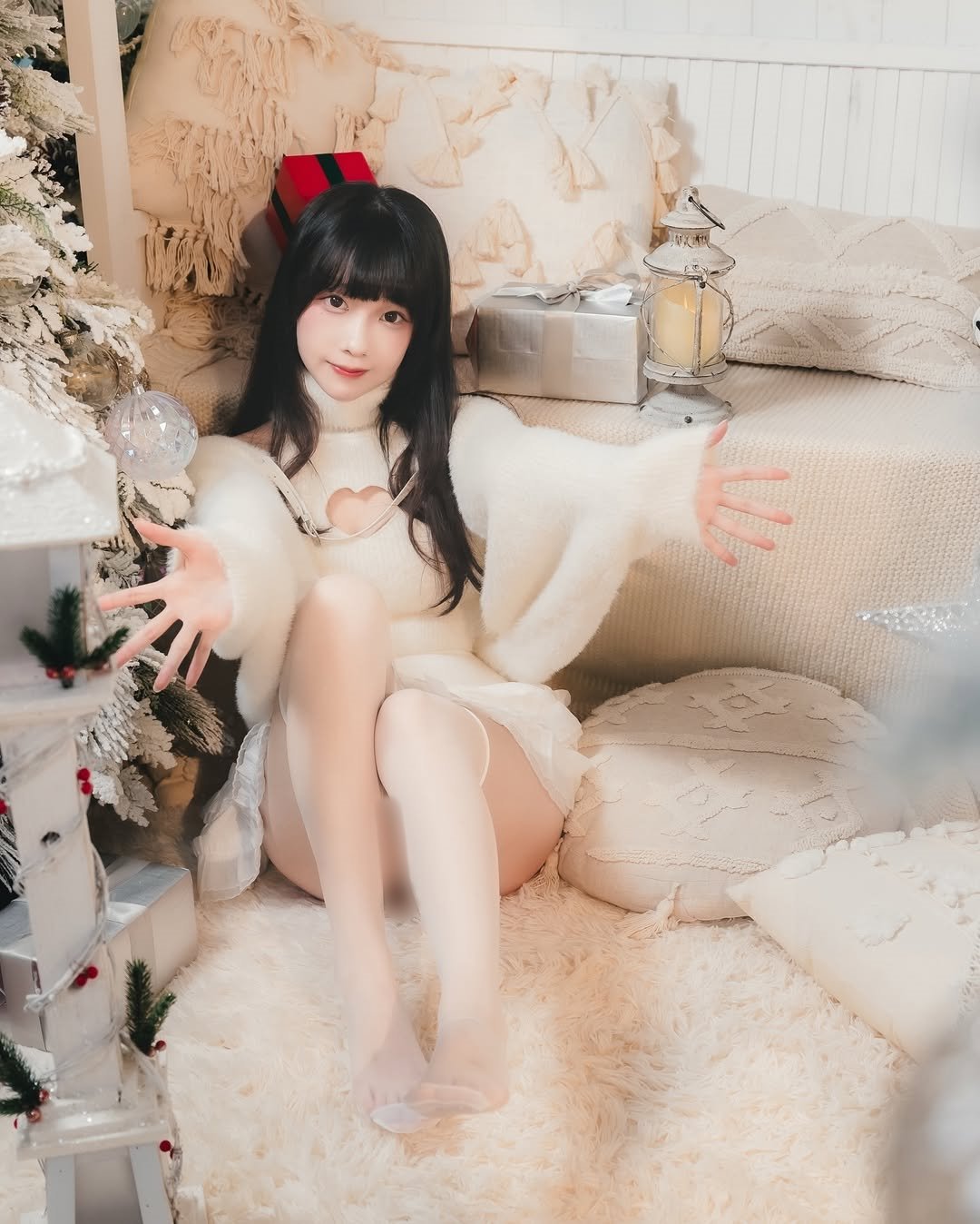 【正妹】小孟Naomi毛衣短裙圣诞节美照，冬天特別想抱抱呢！