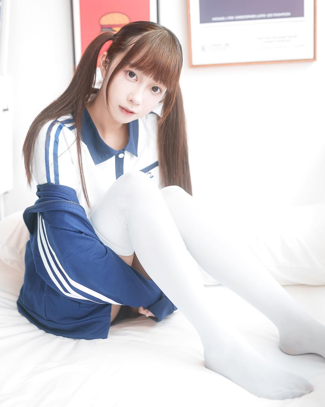 【正妹】小孟Naomi白丝日式体操服美照，笑意中可爱与惊艳之间！