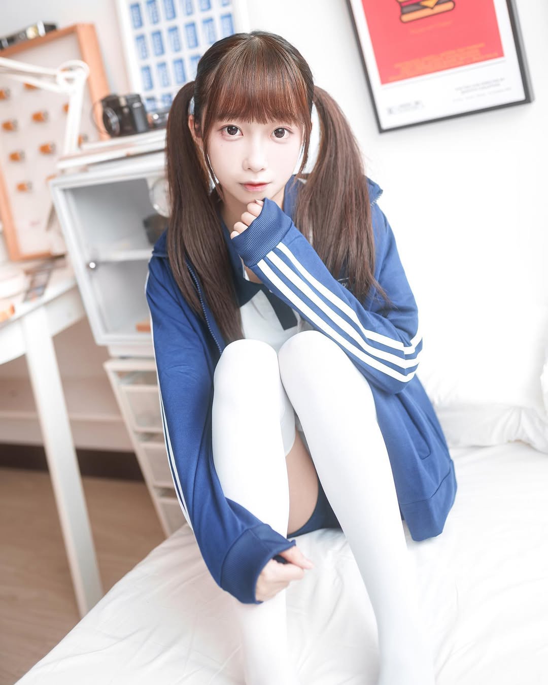 【正妹】小孟Naomi白丝日式体操服美照，笑意中可爱与惊艳之间！