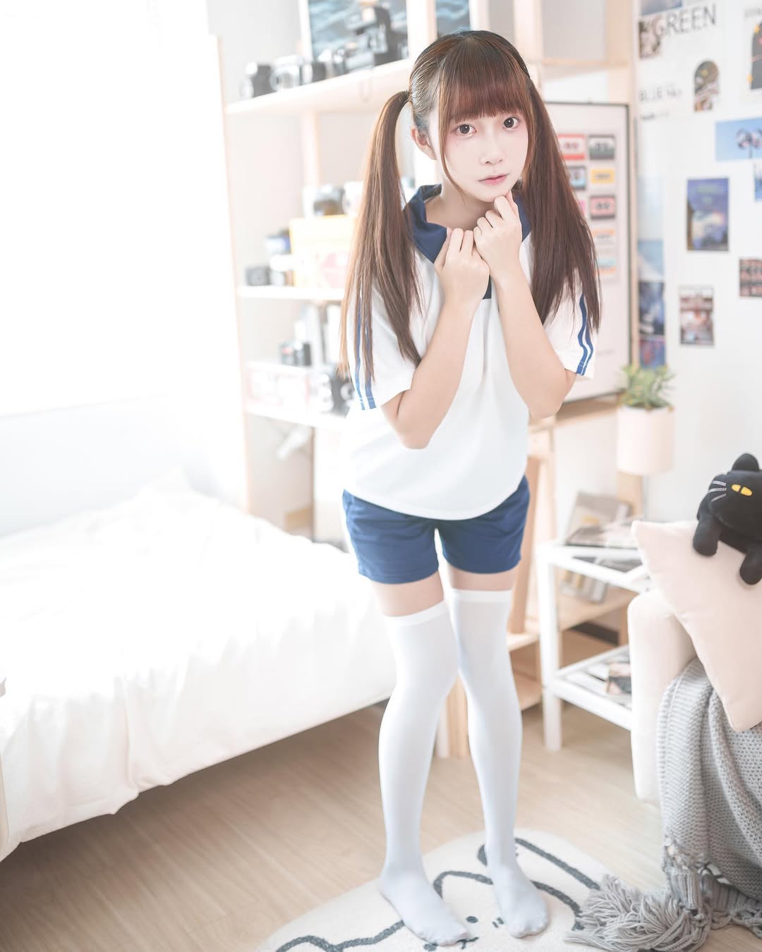 【正妹】小孟Naomi白丝日式体操服美照，笑意中可爱与惊艳之间！