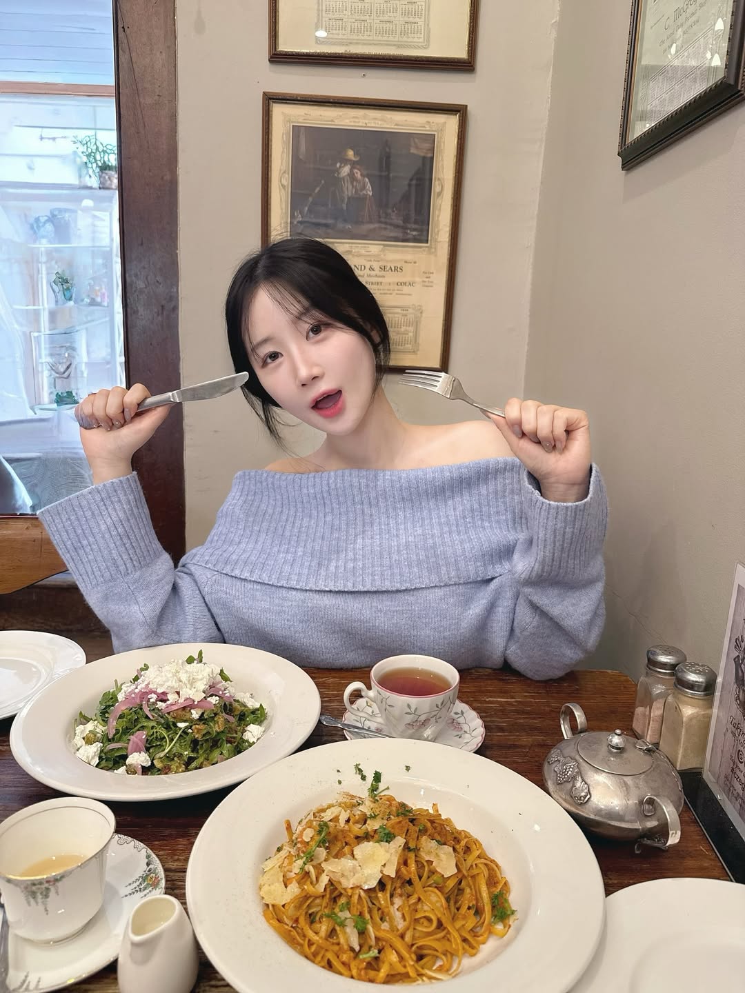 【正妹】Asuna 与袋鼠的微笑瞬间，阳光下的邂逅！