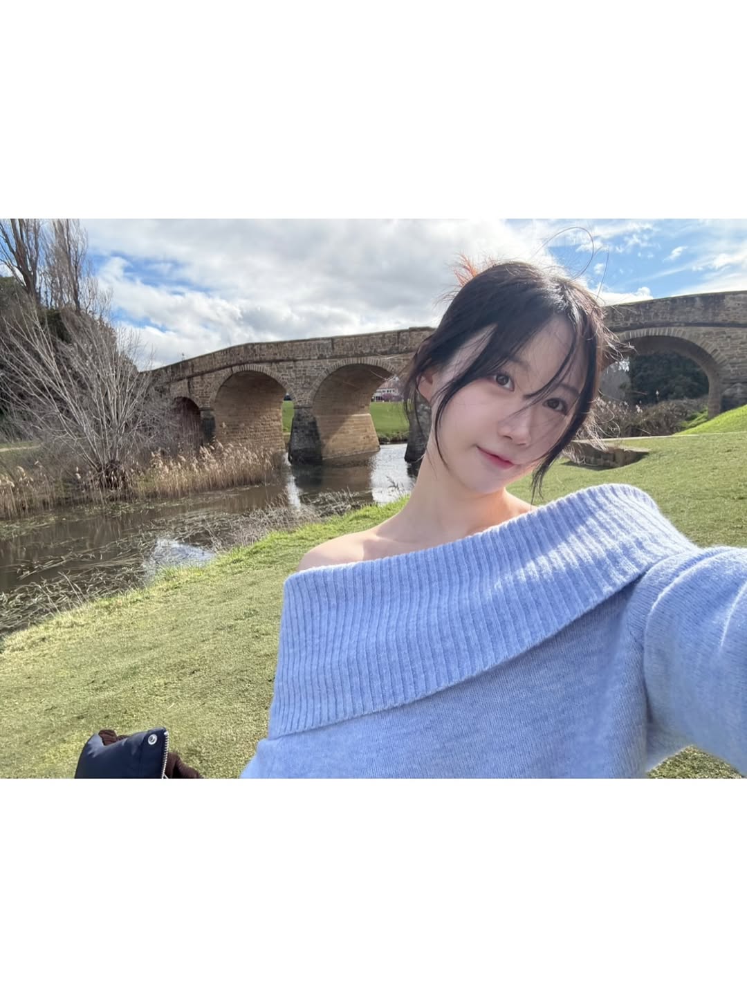 【正妹】Asuna 与袋鼠的微笑瞬间，阳光下的邂逅！