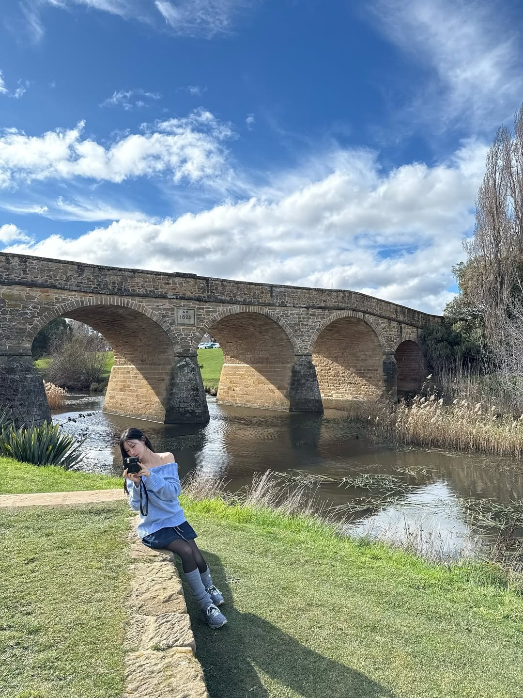 【正妹】Asuna 与袋鼠的微笑瞬间，阳光下的邂逅！