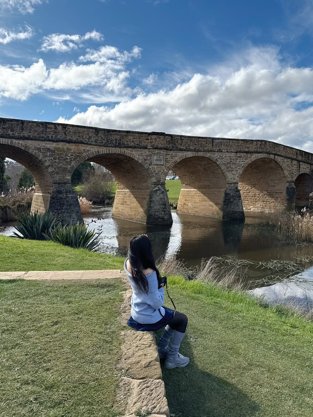 【正妹】Asuna 与袋鼠的微笑瞬间，阳光下的邂逅！