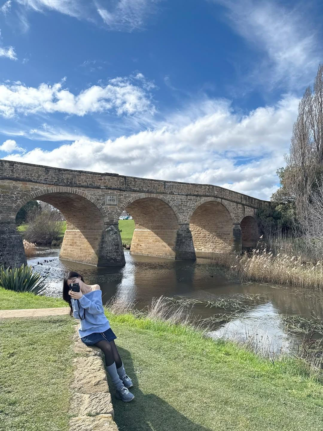 【正妹】Asuna 与袋鼠的微笑瞬间，阳光下的邂逅！