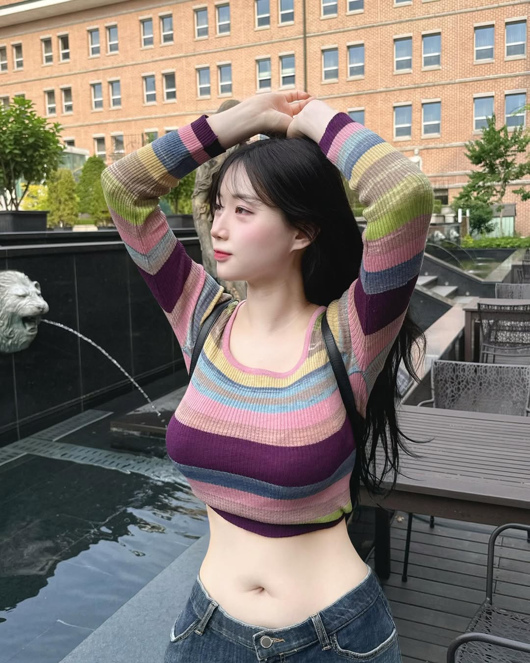 【正妹】Asuna咖啡店打卡美照，对镜头的温柔致意！