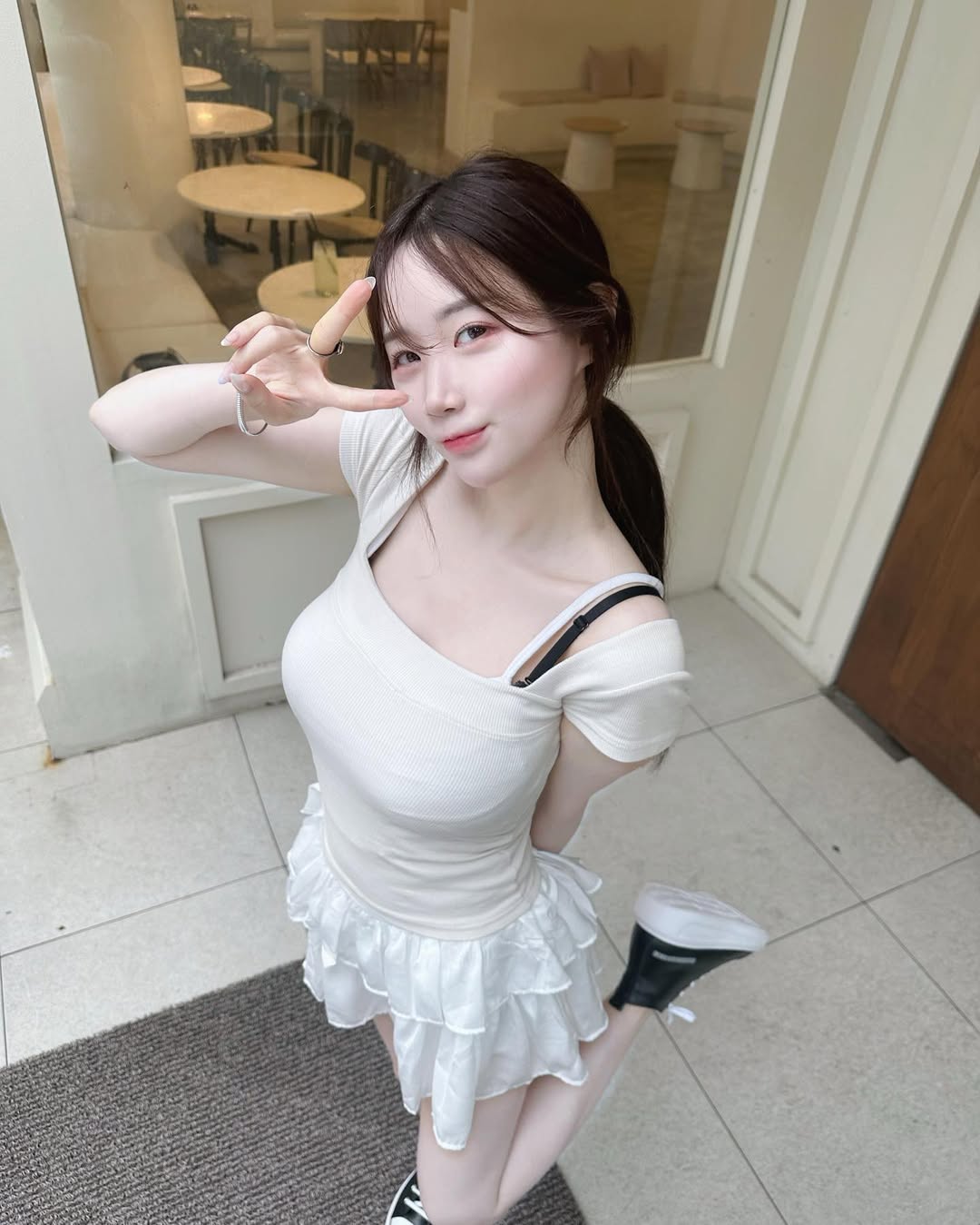 【正妹】Asuna美白大长腿街拍，感受并记录那些温柔的瞬间！