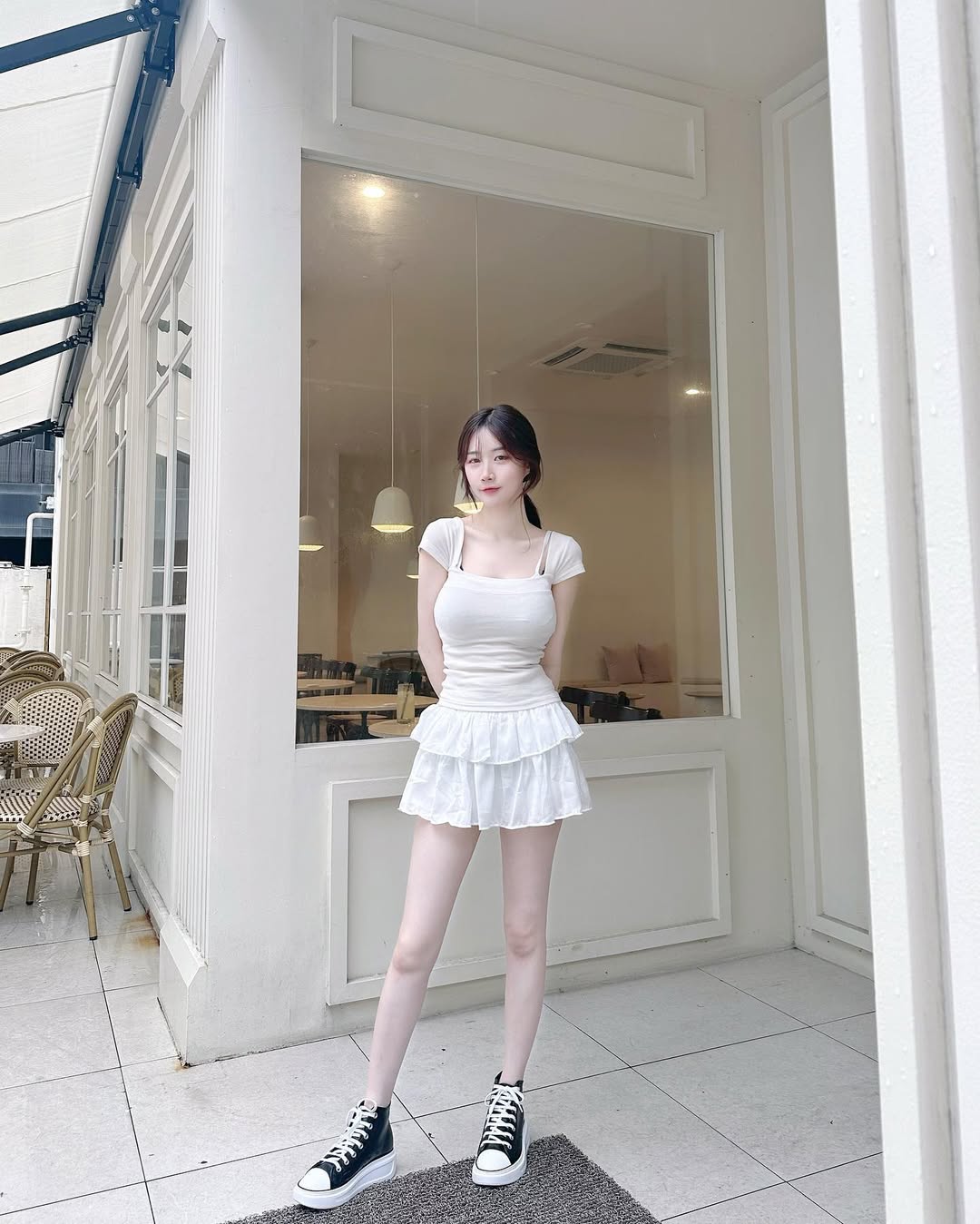 【正妹】Asuna美白大长腿街拍，感受并记录那些温柔的瞬间！