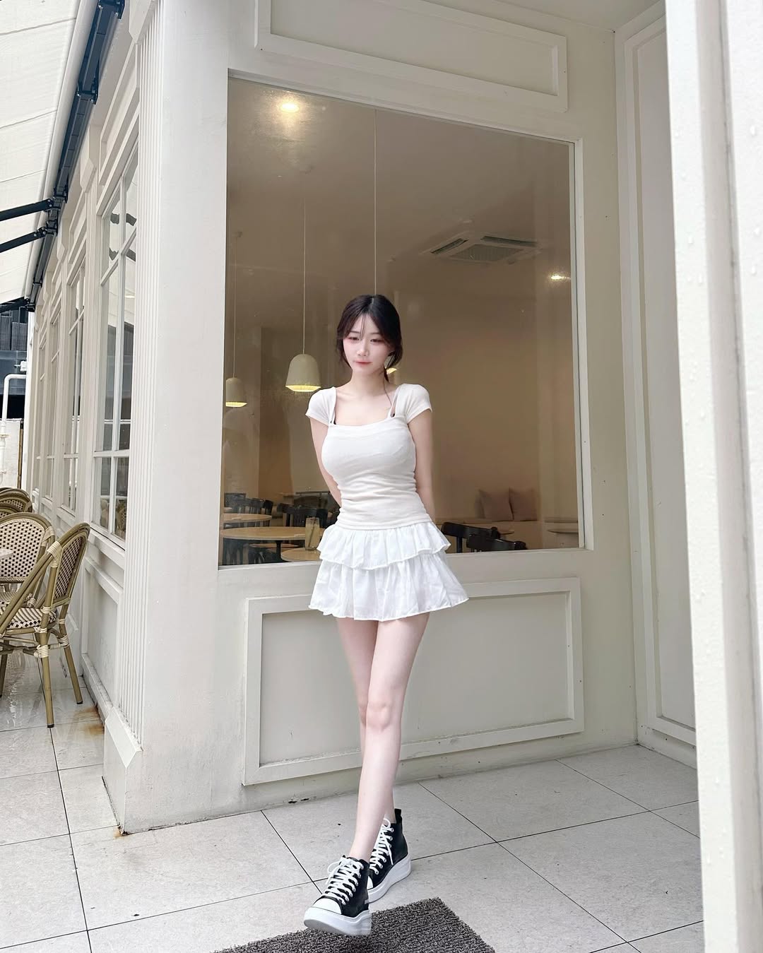 【正妹】Asuna美白大长腿街拍，感受并记录那些温柔的瞬间！