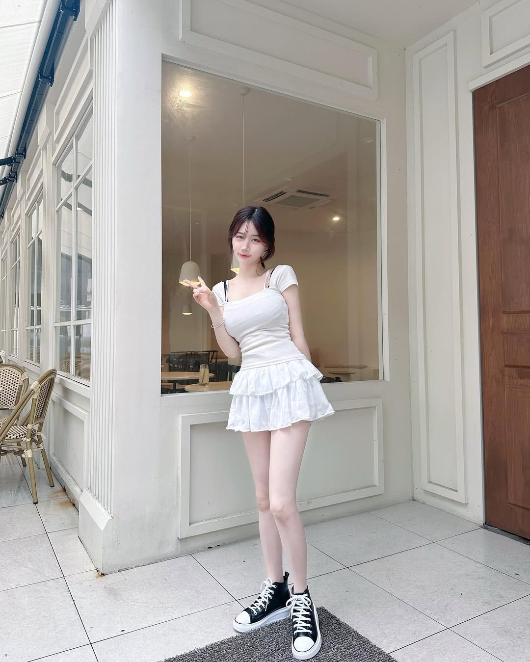 【正妹】Asuna美白大长腿街拍，感受并记录那些温柔的瞬间！