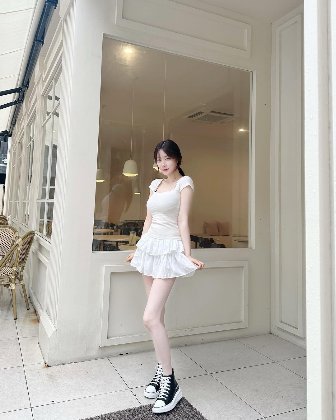 【正妹】Asuna美白大长腿街拍，感受并记录那些温柔的瞬间！