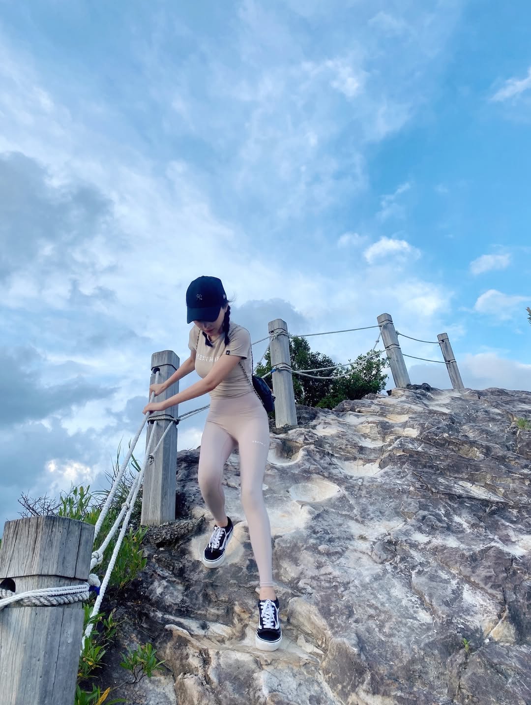 【正妹】莉雅Lia瑜伽裤登山美照，让那些最自然的瞬间得以呈现！