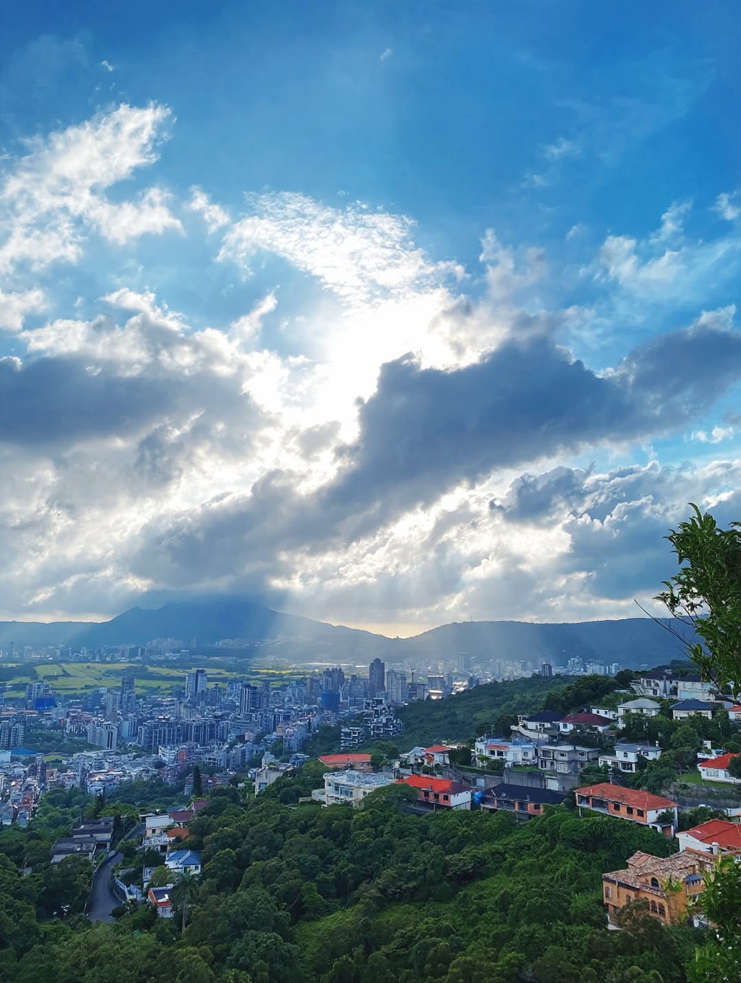 【正妹】莉雅Lia瑜伽裤登山美照，让那些最自然的瞬间得以呈现！