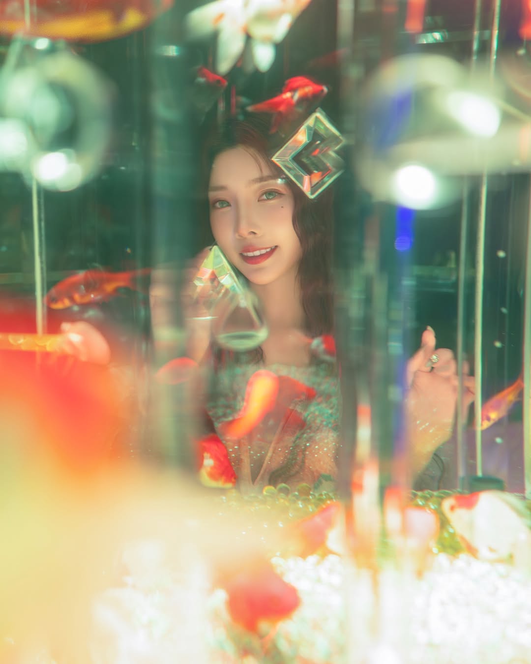 【正妹】莉雅Lia金鱼艺术展美照，画面的层次感有张力！