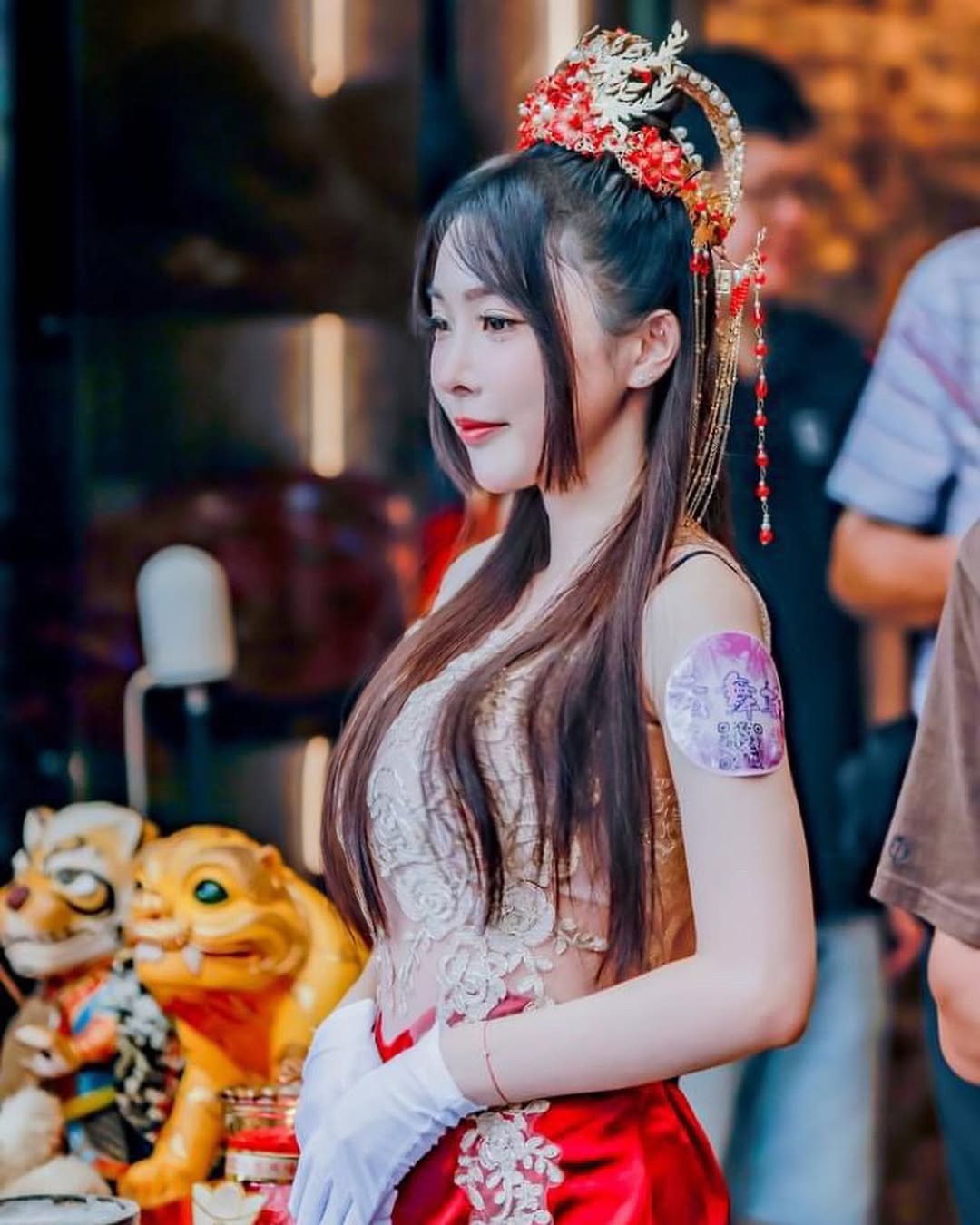 【正妹】莉雅Lia旗袍透视装礼生，藏在微笑背后的自信与自在！