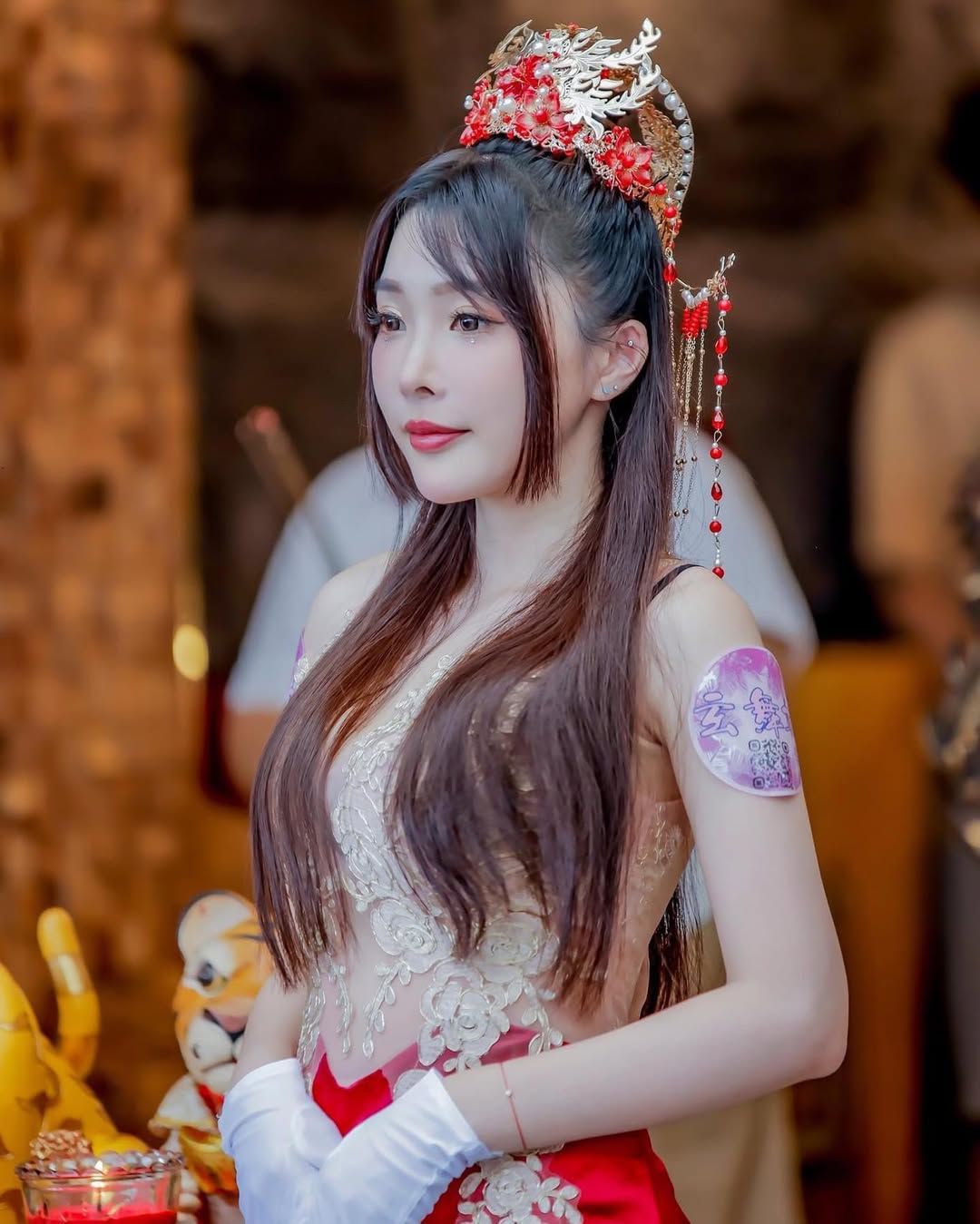 【正妹】莉雅Lia旗袍透视装礼生，藏在微笑背后的自信与自在！