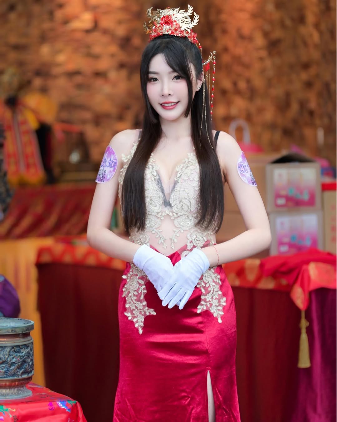 【正妹】莉雅Lia旗袍透视装礼生，藏在微笑背后的自信与自在！