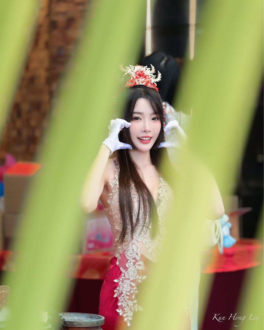 【正妹】莉雅Lia旗袍透视装礼生，藏在微笑背后的自信与自在！