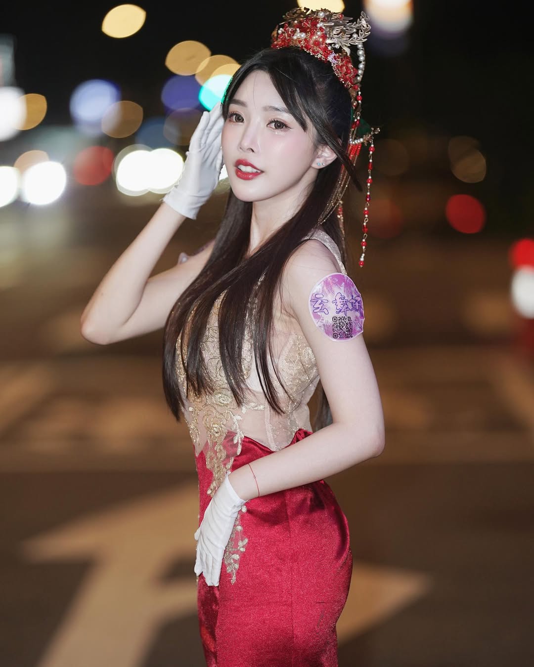 【正妹】莉雅Lia旗袍透视装礼生，藏在微笑背后的自信与自在！