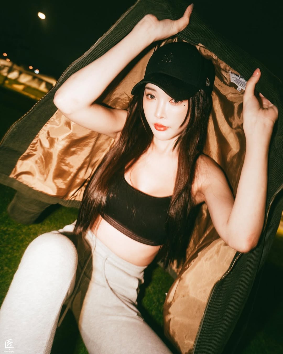 【正妹】莉雅Lia夜景公园拍照，让夜晚更有温度！