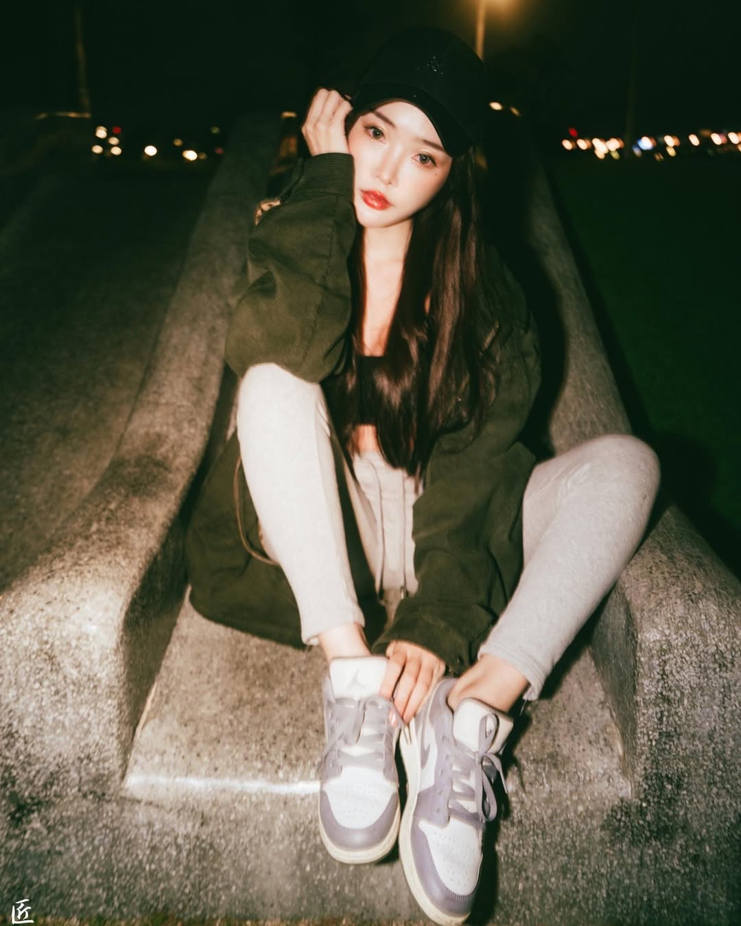 【正妹】莉雅Lia夜景公园拍照，让夜晚更有温度！