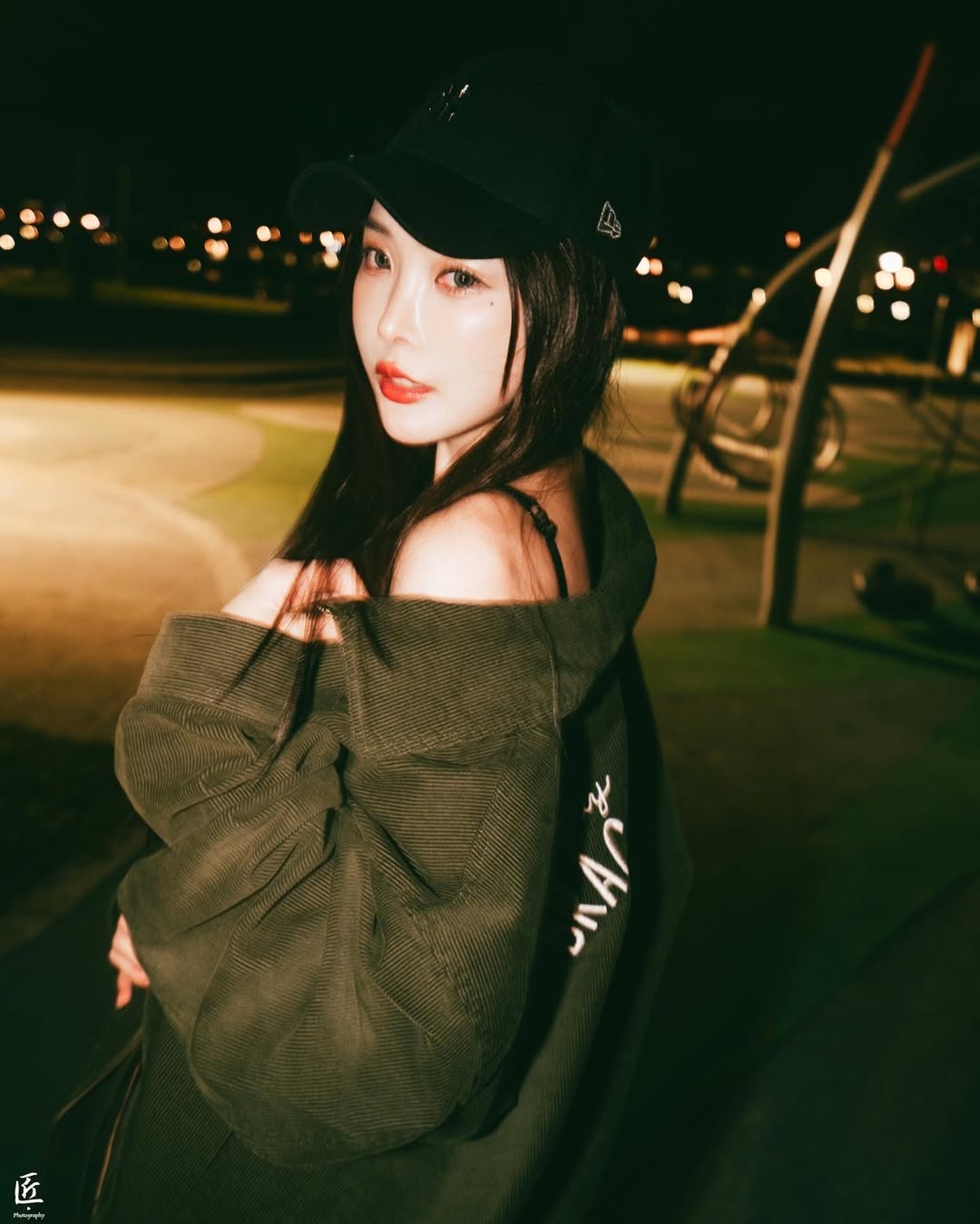【正妹】莉雅Lia夜景公园拍照，让夜晚更有温度！