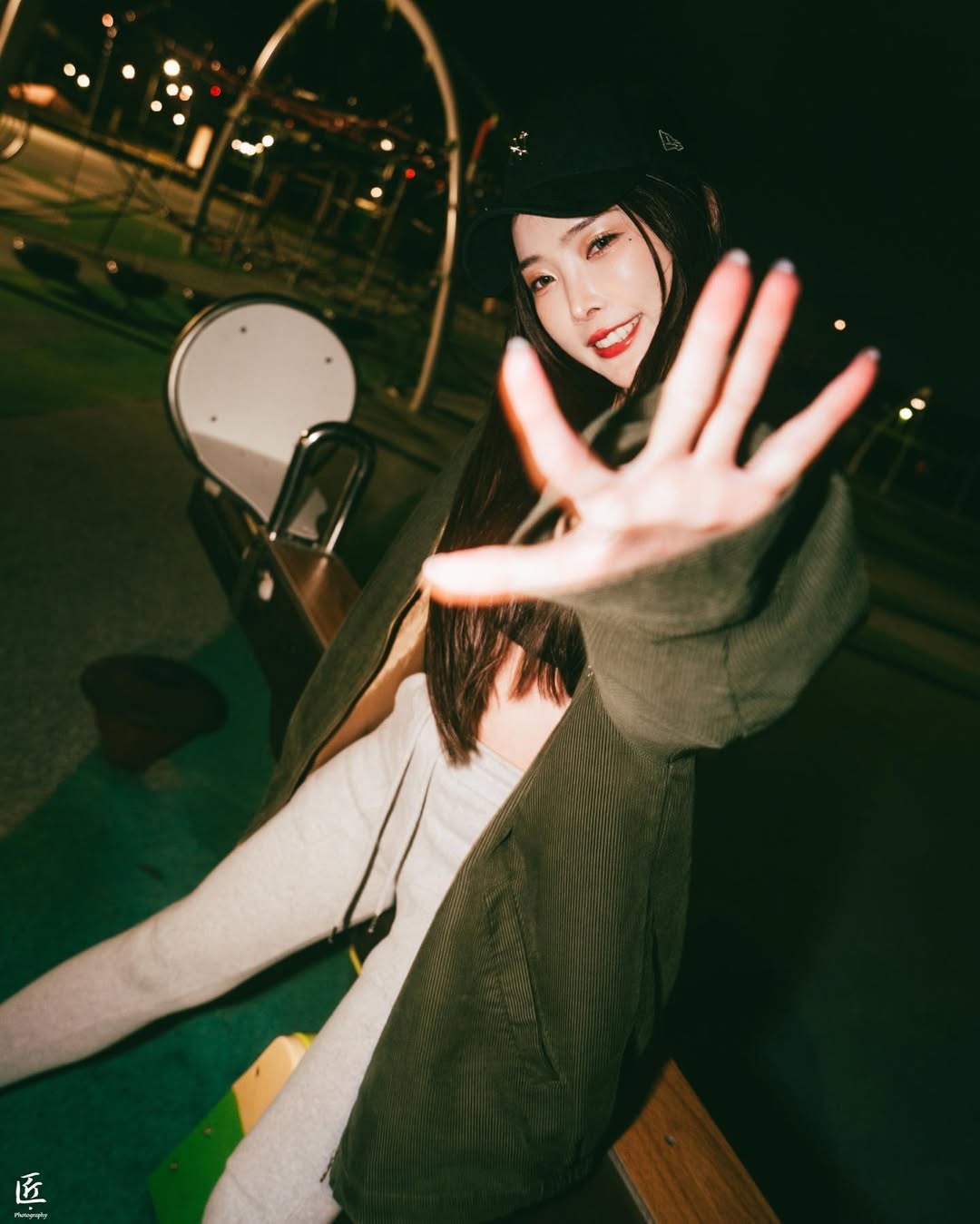 【正妹】莉雅Lia夜景公园拍照，让夜晚更有温度！