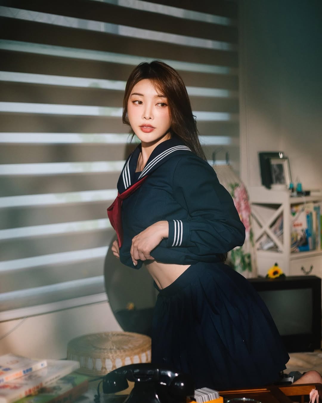 【正妹】莉雅Lia JK制服拿相机写真，去感受那一抹属于我温暖！