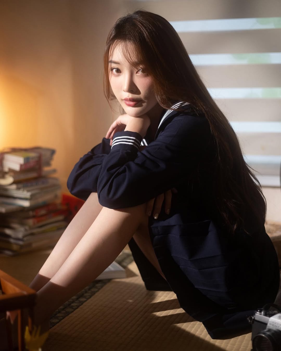 【正妹】莉雅Lia JK制服拿相机写真，去感受那一抹属于我温暖！