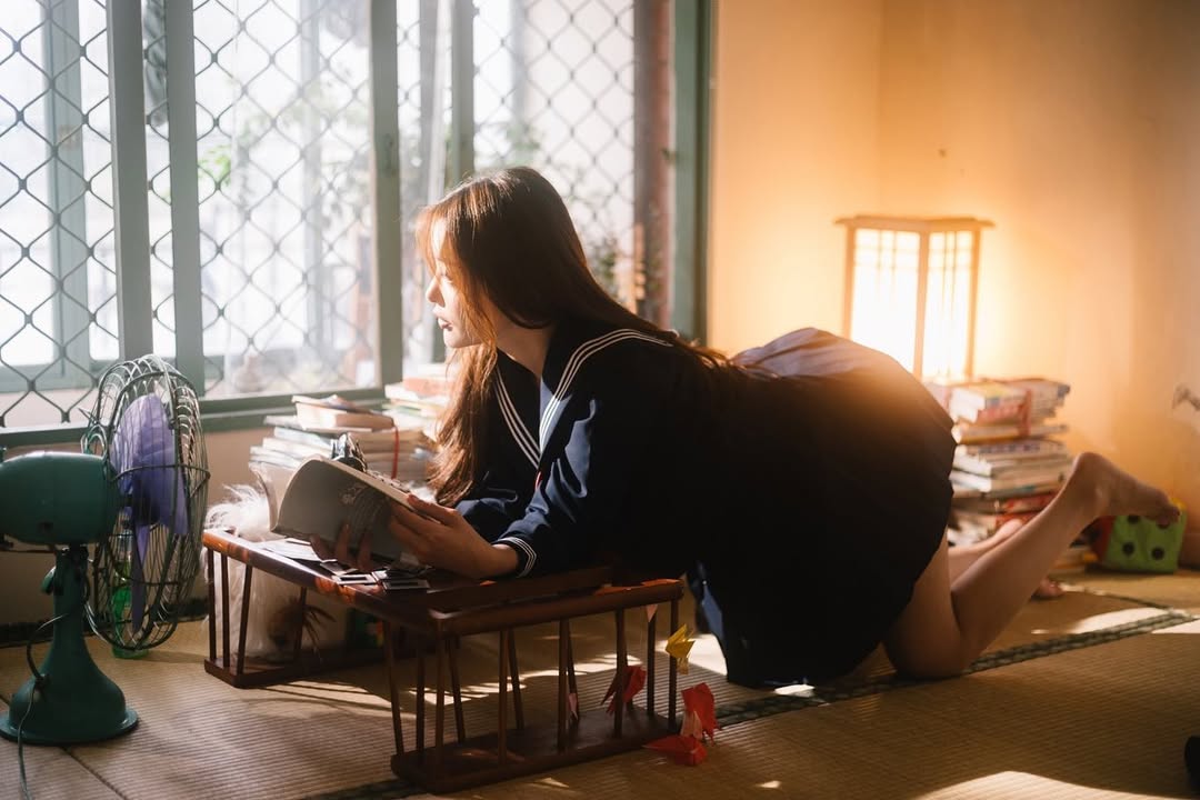 【正妹】莉雅Lia JK制服拿相机写真，去感受那一抹属于我温暖！