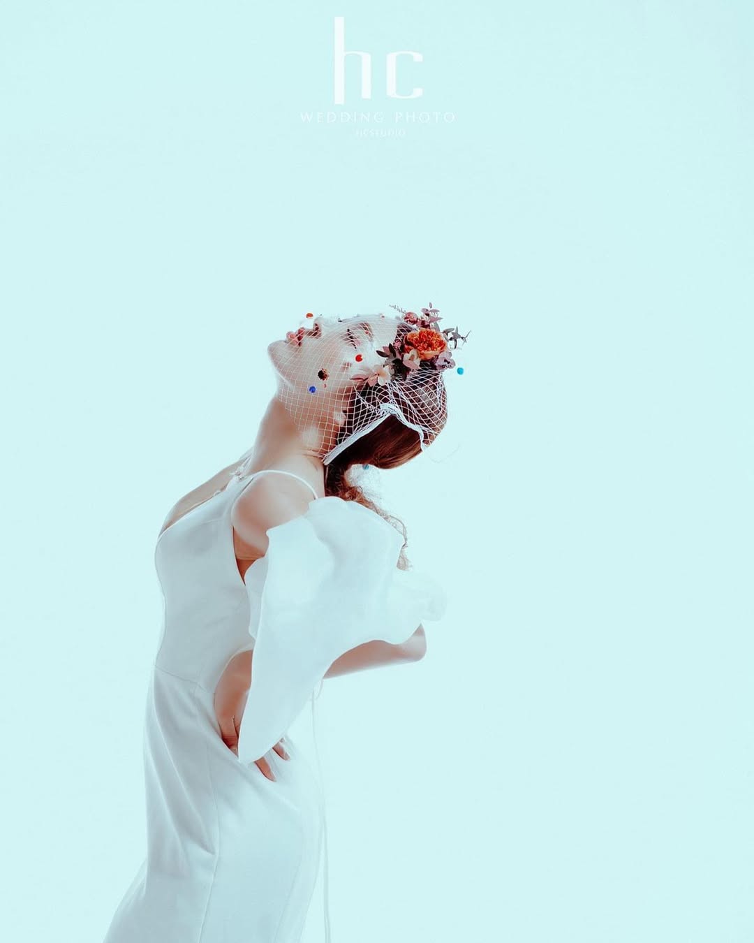 【正妹】莉雅Lia白色礼服写真超强艺术感，期待的无声独白！