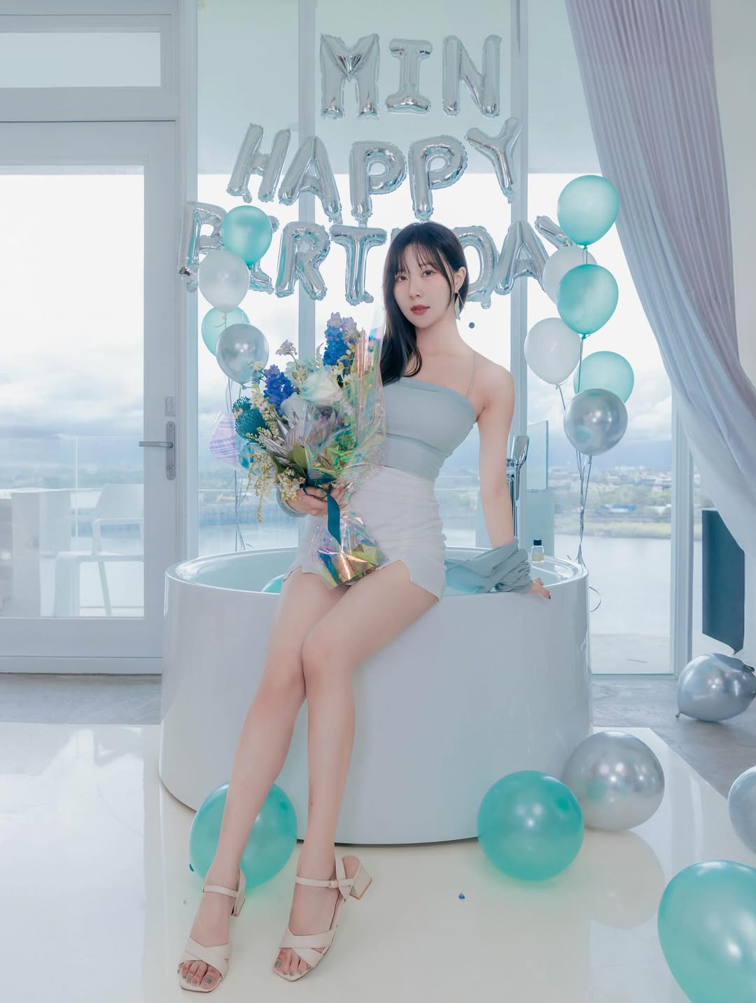 【正妹】羽晴Min生日美照，纯又带着一点小性感的气质！