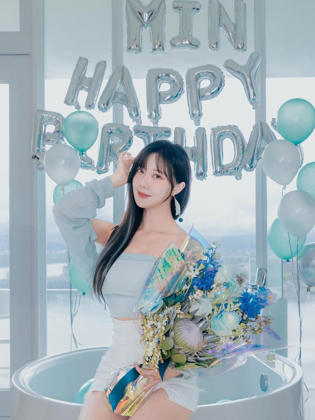 【正妹】羽晴Min生日美照，纯又带着一点小性感的气质！