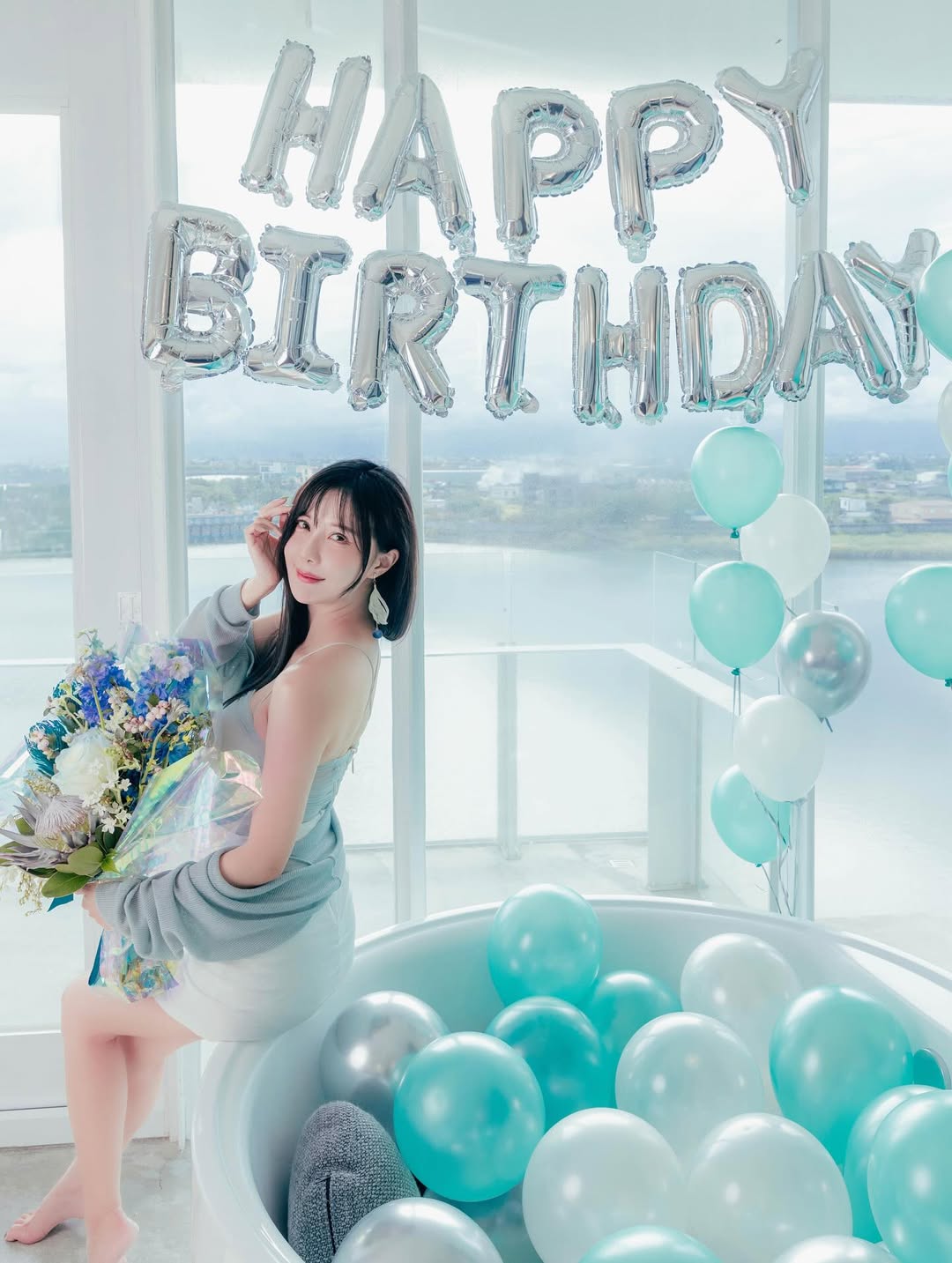 【正妹】羽晴Min生日美照，纯又带着一点小性感的气质！