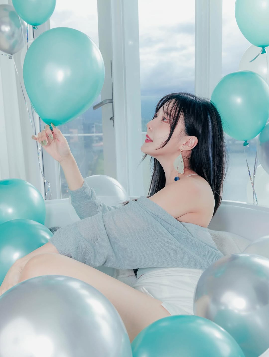 【正妹】羽晴Min生日美照，纯又带着一点小性感的气质！