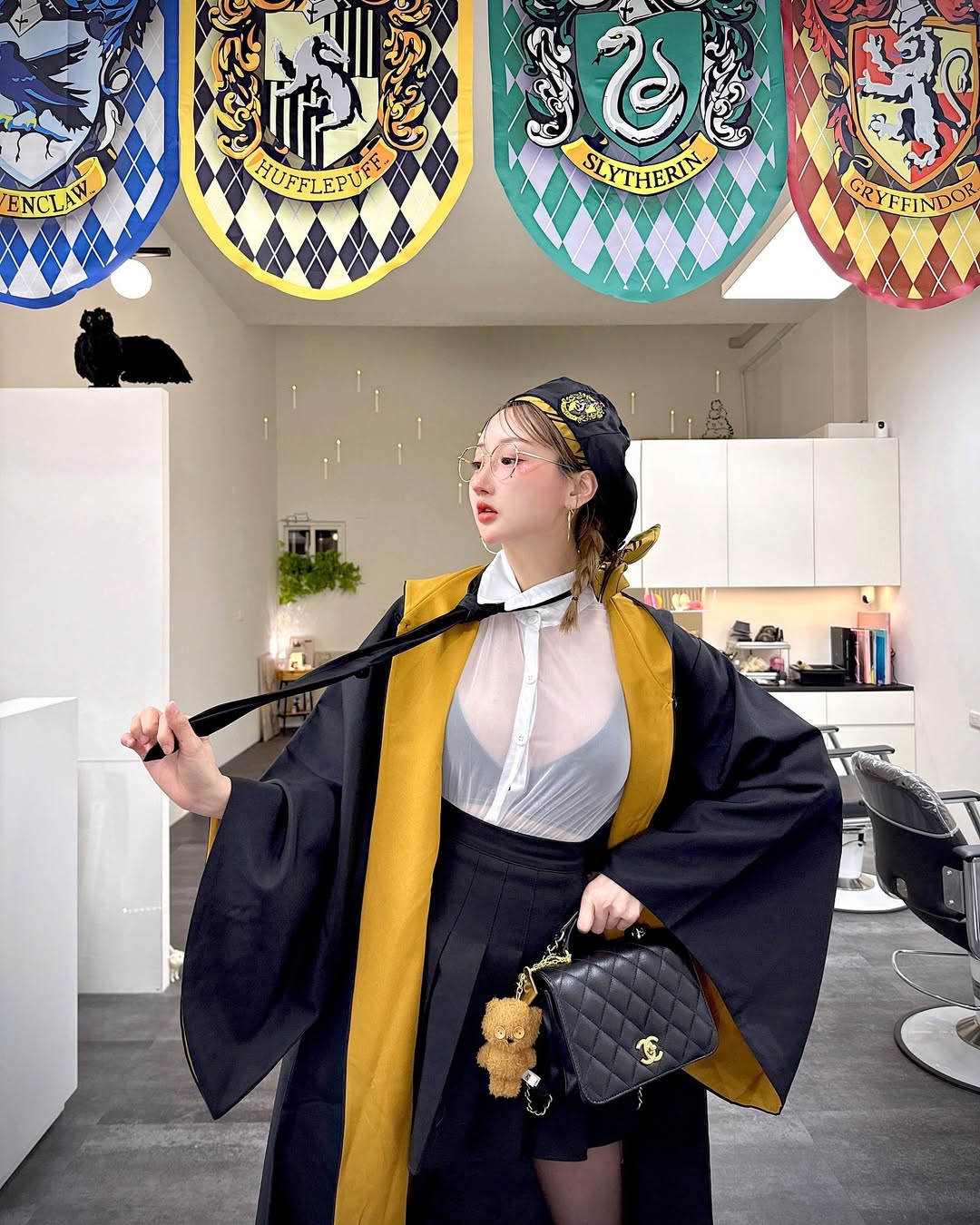 【正妹】叶妮妮Minnie黑丝女版哈利波特，不刻意追求极端的性感！