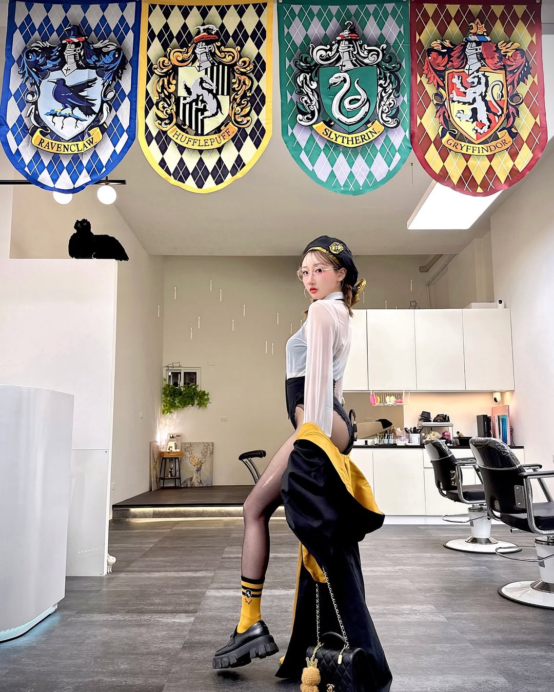 【正妹】叶妮妮Minnie黑丝女版哈利波特，不刻意追求极端的性感！