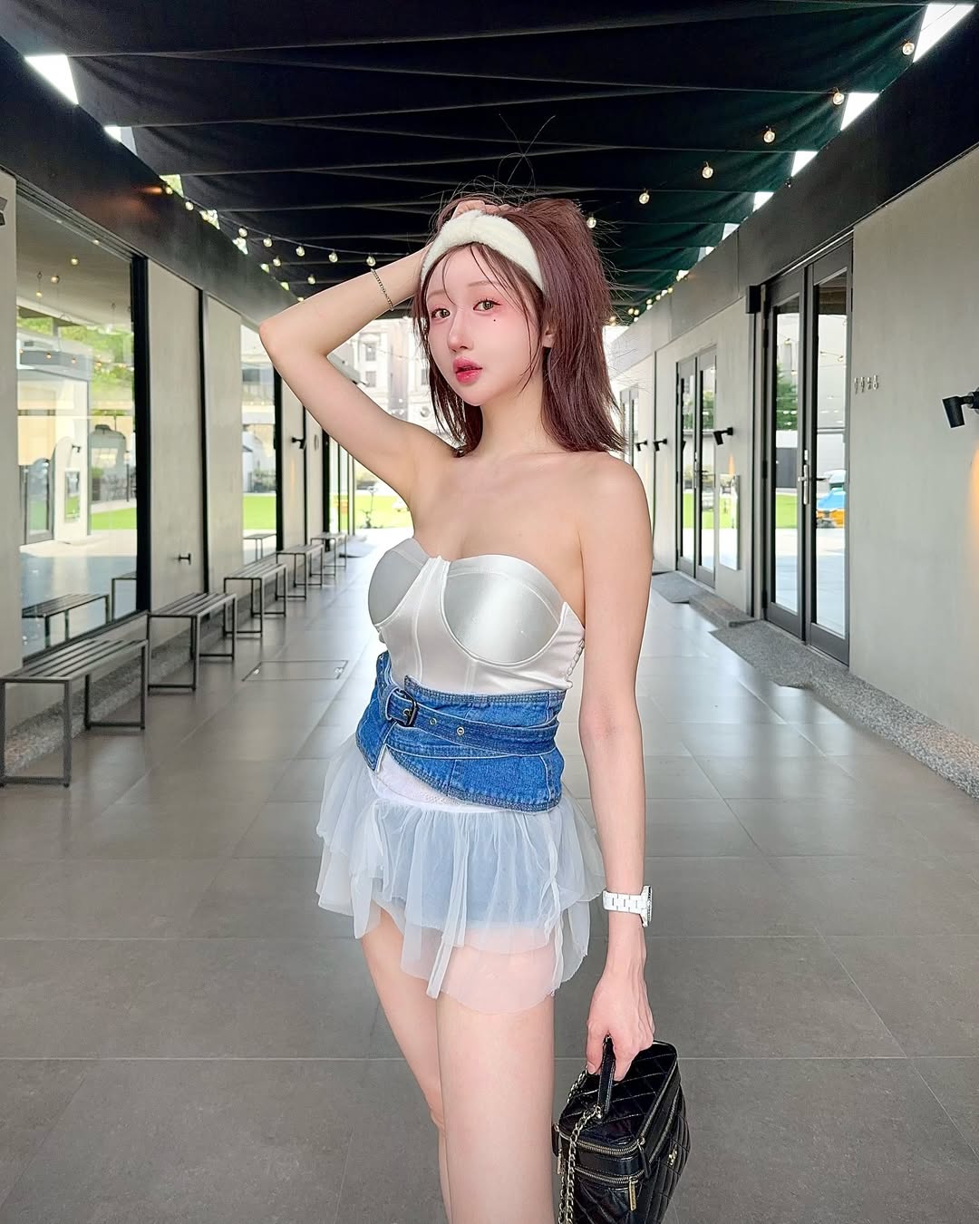 【正妹】叶妮妮Minnie超短抹胸裙太迷人，让人一眼就记住！