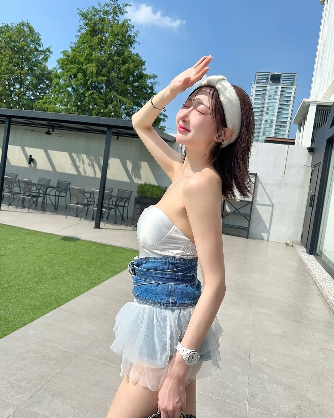 【正妹】叶妮妮Minnie超短抹胸裙太迷人，让人一眼就记住！