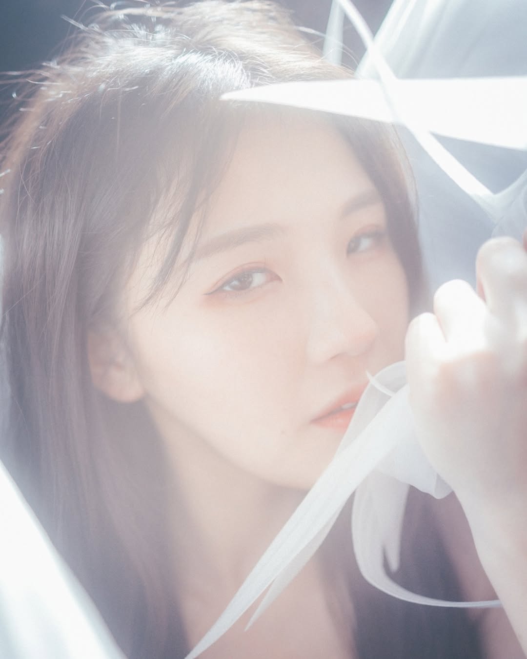 【正妹】花惹发连衣裙天使的翅膀美照，绽放着独特的气质！